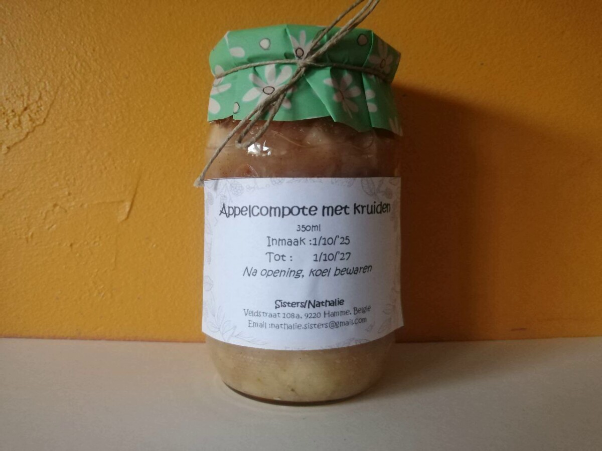 Appelcompote met kruiden