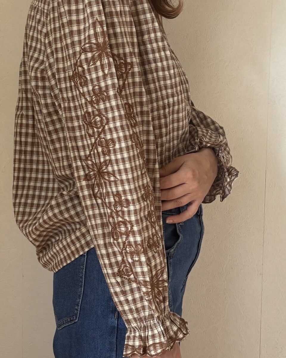 Blouse Bruin met Bloem print. - Afbeelding 3